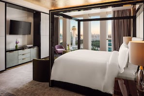 Minibar, in-room safe, desk, laptop workspace - The Ritz-Carlton, Astana (Astana)