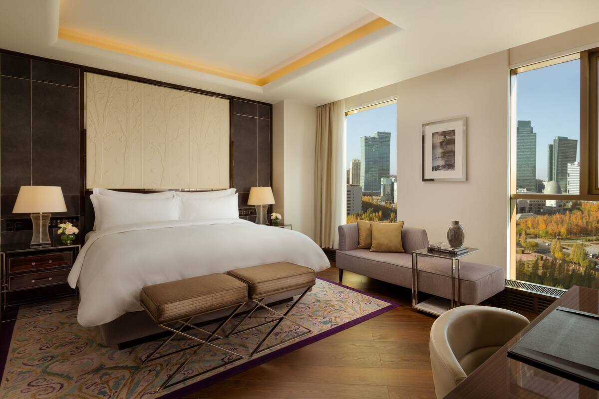 Minibar, safe på rommet, skrivebord og skrivebord for bærbar PC