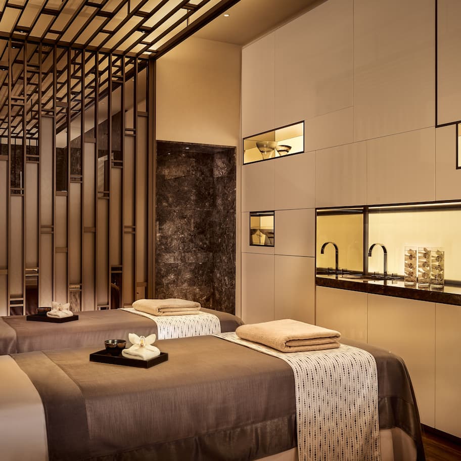 Couples treatment rooms, sauna, hot tub, steam room, body treatments