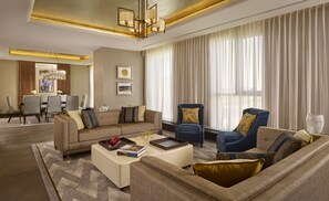 Carlton Suite, 1 King, Non Smoking (City View) | Living area