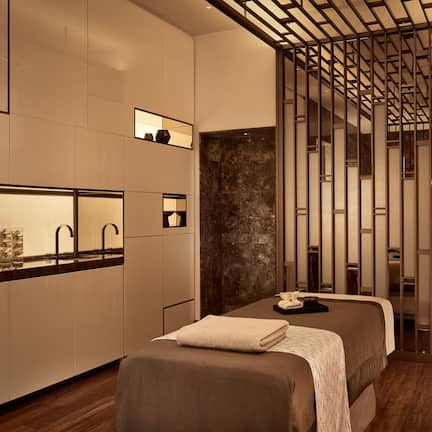 Couples treatment rooms, sauna, hot tub, steam room, body treatments