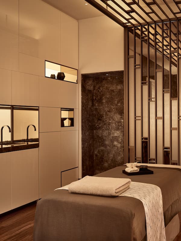 Couples treatment rooms, sauna, hot tub, steam room, body treatments