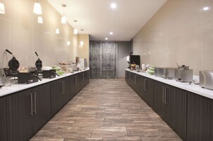 包含每日自助早餐