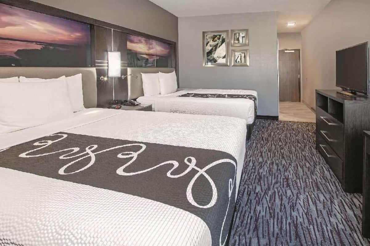 Pillowtop beds, desk, iron/ironing board, free cribs/infant beds