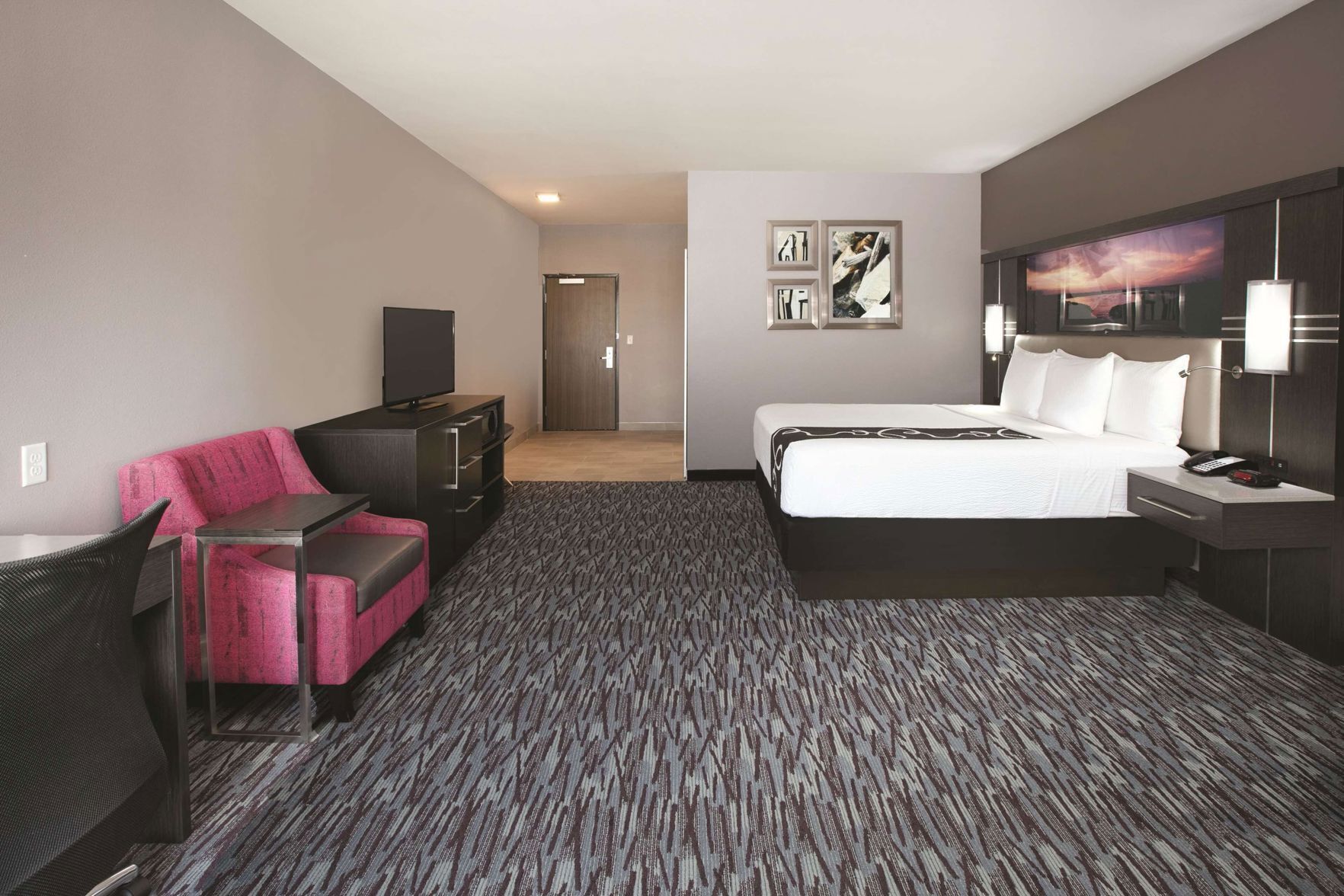 Pillowtop-Betten, Schreibtisch, Bügeleisen/Bügelbrett