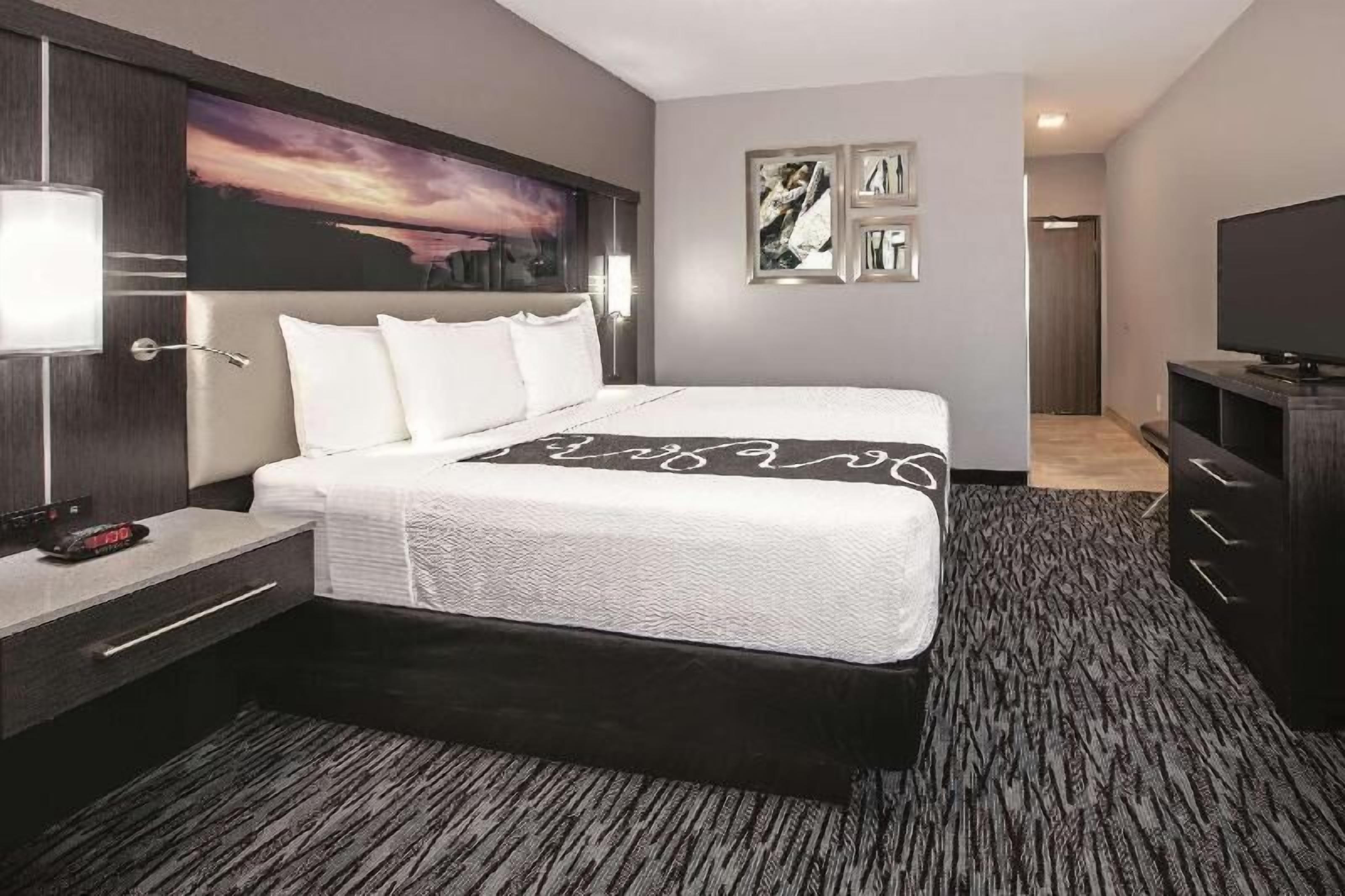 Pillowtop-Betten, Schreibtisch, Bügeleisen/Bügelbrett