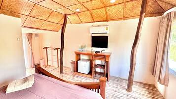 Bungalow, River View | Desk, rollaway beds, free WiFi, bed sheets