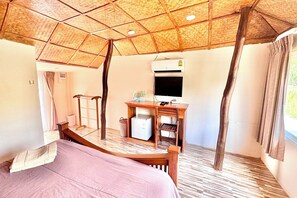 Bungalow - udsigt til flod | Skrivebord, ekstra senge (tillægsgebyr), gratis Wi-Fi, sengetøj