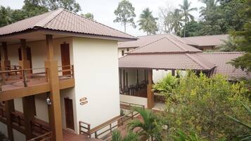 Deluxe Double - Hotel Building | Balcony