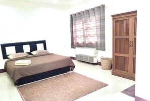 Deluxe Double Room | 1 bedroom, desk, rollaway beds, free WiFi