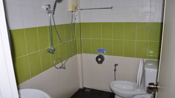 Superior Double Room | Bathroom | Shower, free toiletries, slippers, towels