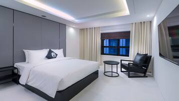 Blackout curtains, free WiFi