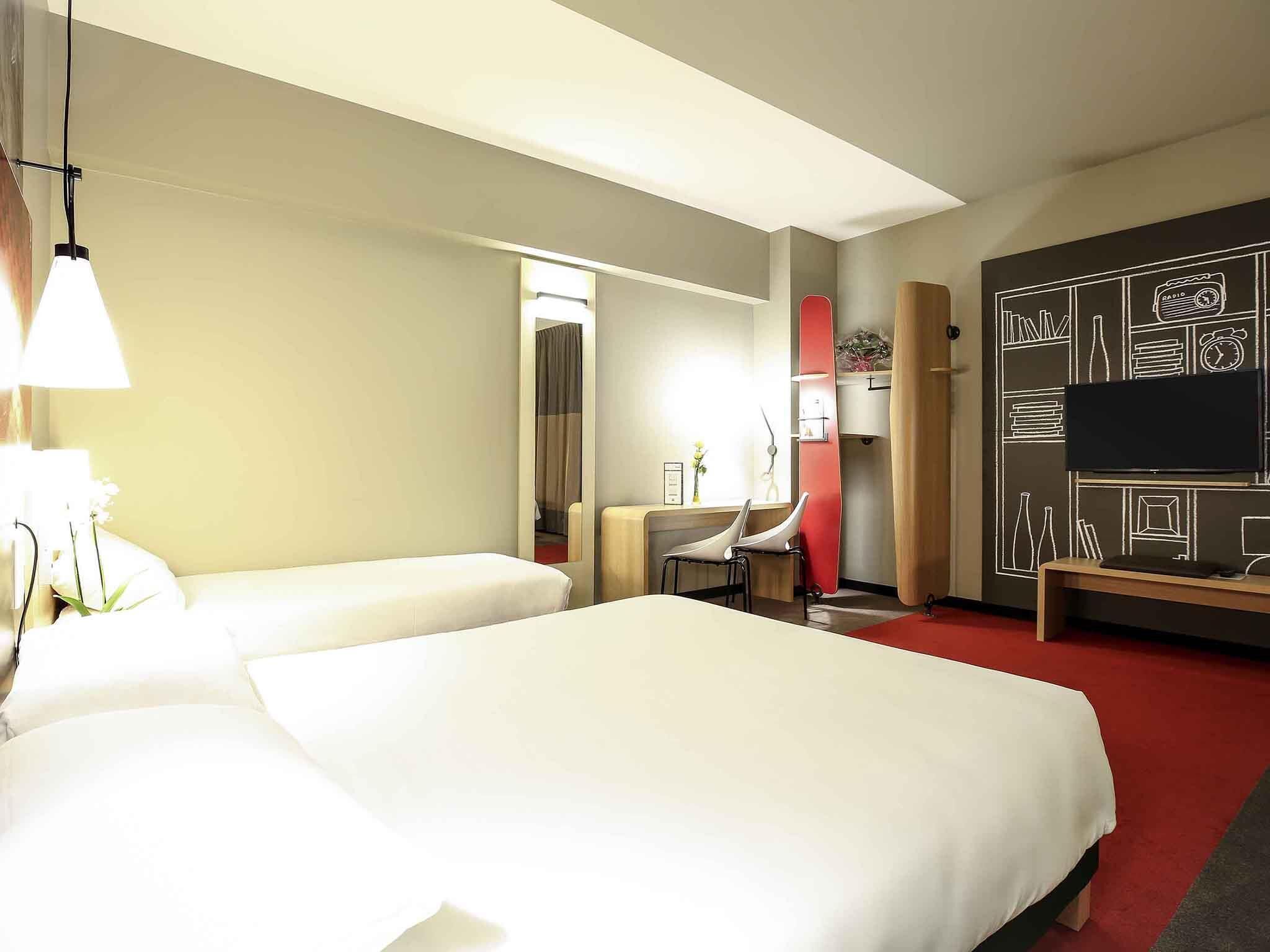 Standard Room, 2 Single Beds | Desk, soundproofing, iron/ironing board, free WiFi