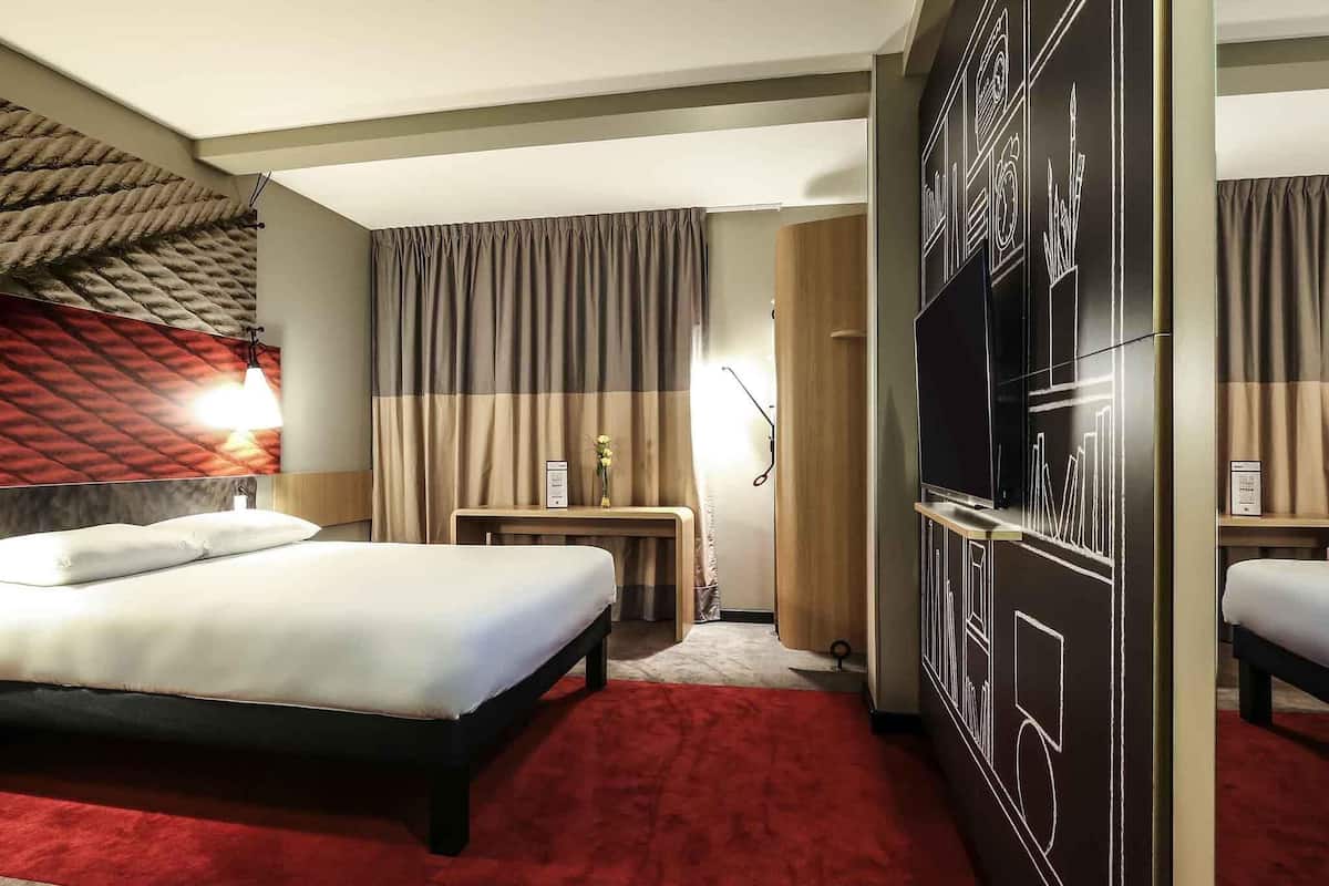 Zimmer, 2 Doppelbetten, Verbindungszimmer | Schreibtisch, schallisolierte Zimmer, Bügeleisen/Bügelbrett