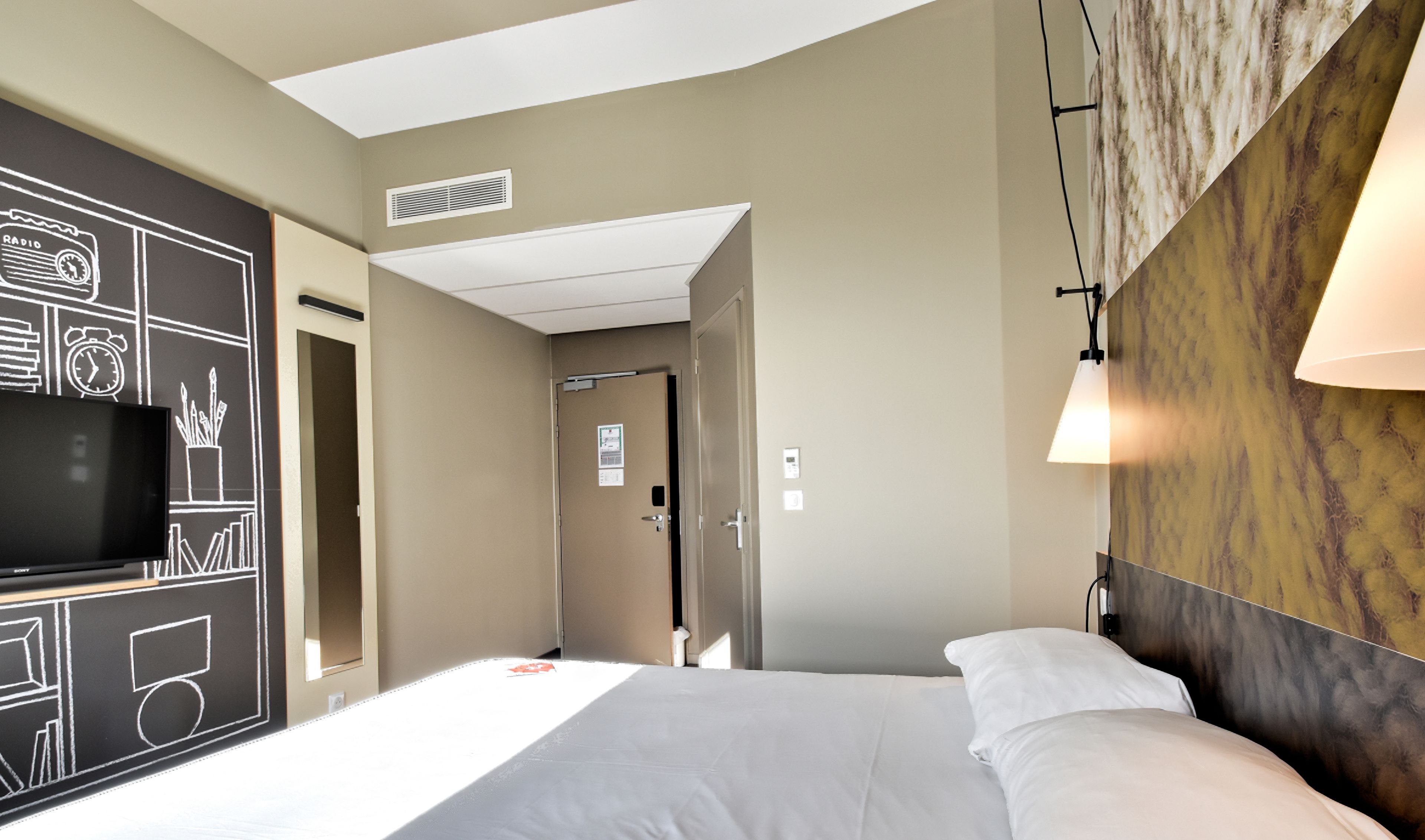 desk, soundproofing, iron/ironing board, free wifi