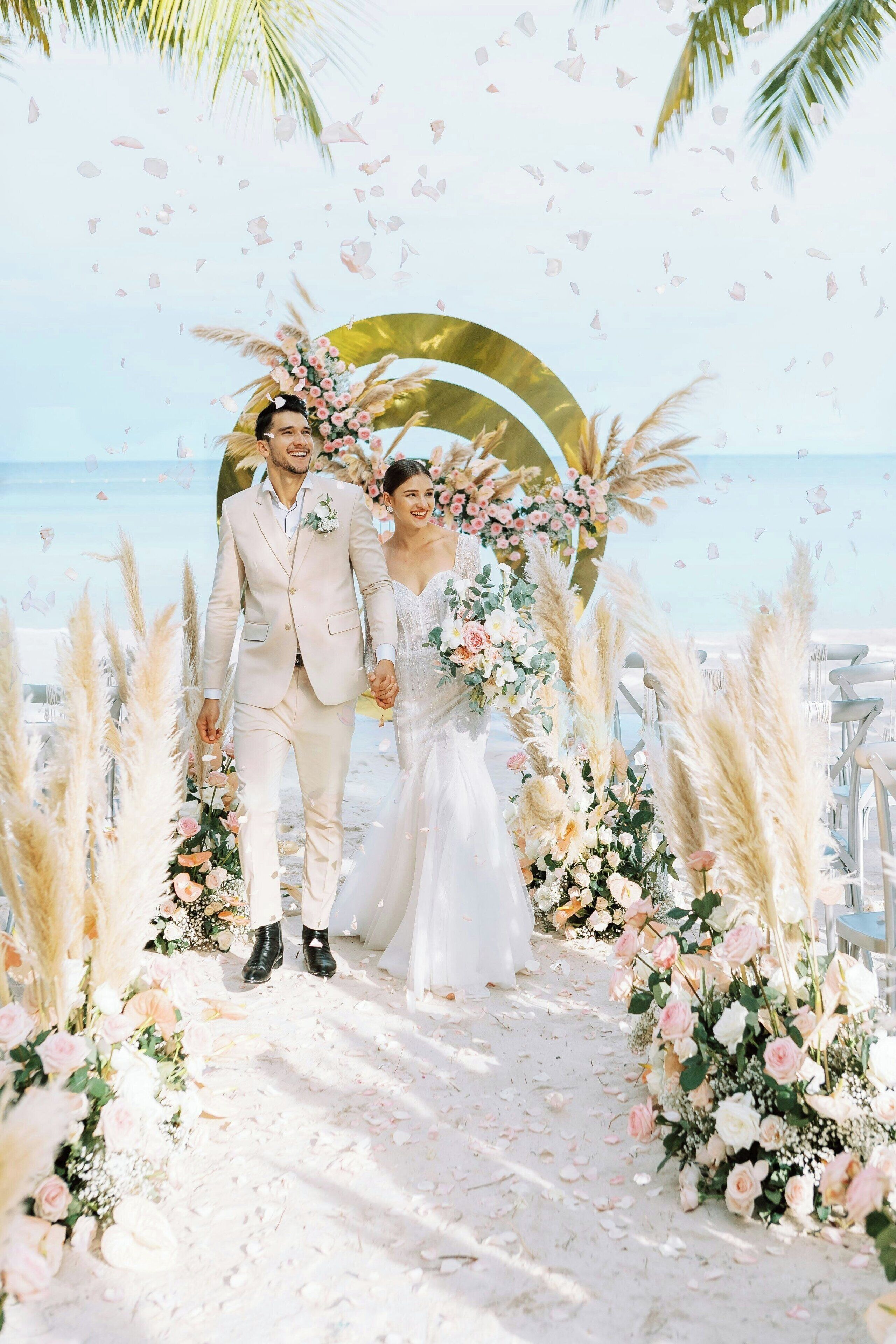 private beach, white sand, sun-loungers, beach umbrellas