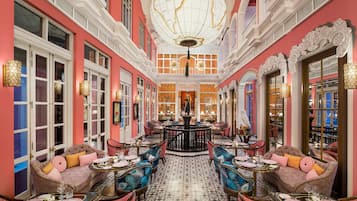 4 restauranter, der serverer morgenmad, frokost og aftensmad
