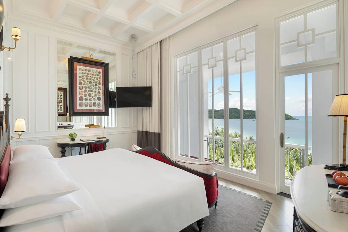 Room, 1 King Bed, Non Smoking, Ocean View (Balcony) | 1 bedroom, premium bedding, pillowtop beds, in-room safe
