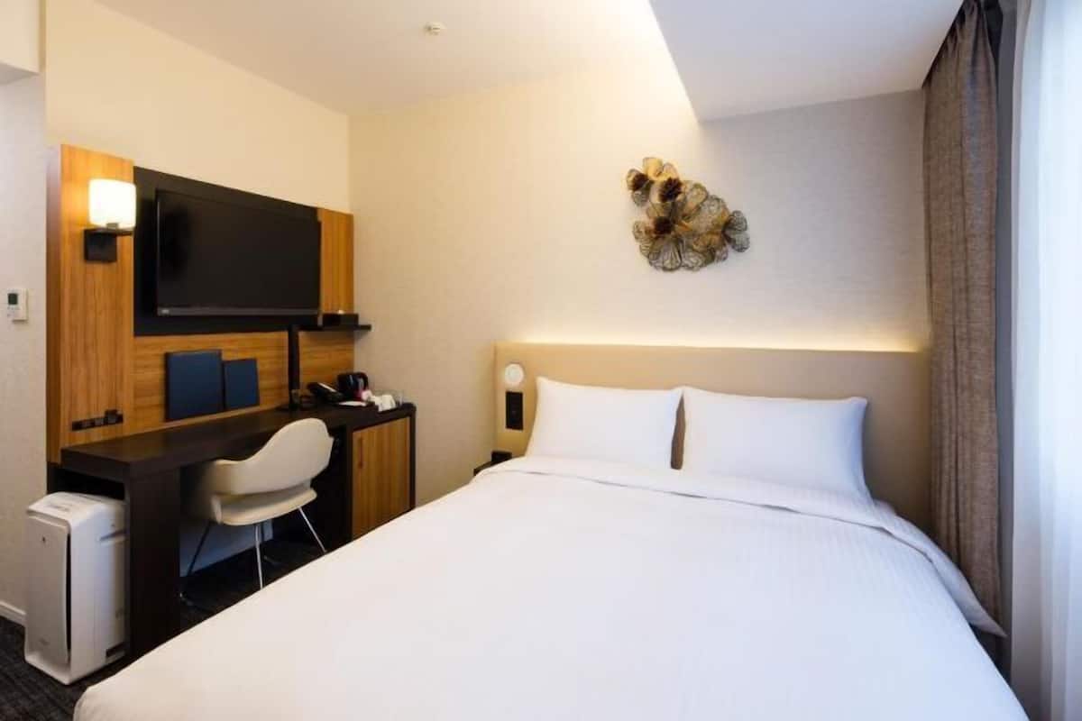 Premium bedding, down duvets, pillow-top beds, in-room safe