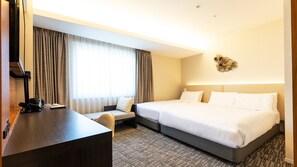 Premium bedding, down duvets, pillow-top beds, in-room safe - Premier Hotel CABIN PRESIDENT Osaka (Osaka)
