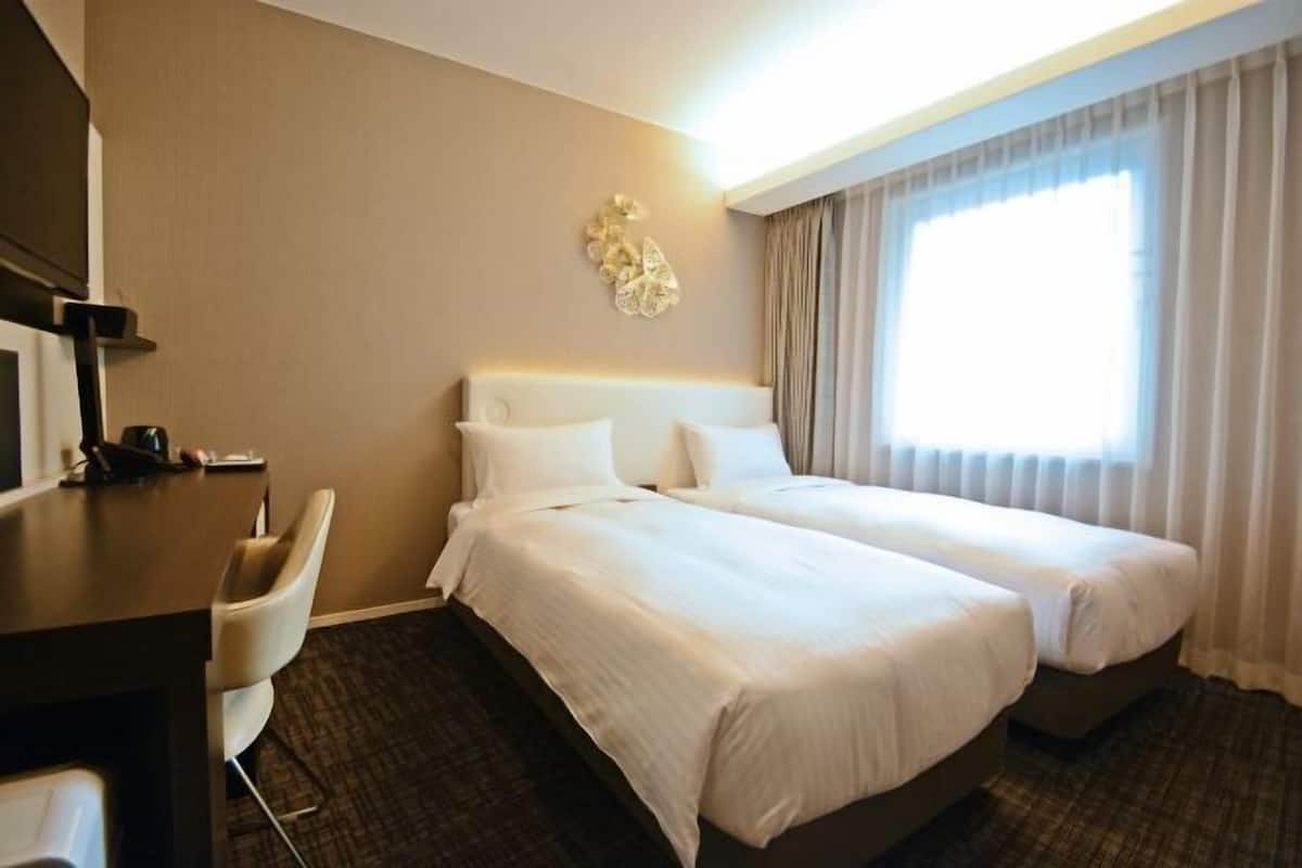 Premium bedding, down duvets, pillow-top beds, in-room safe