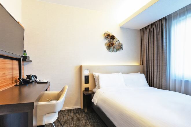 Premium bedding, down comforters, pillowtop beds, in-room safe