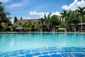 Outdoor pool - Kasai Village Dive Resort (Moalboal)