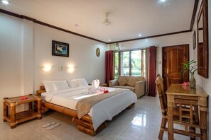 Minibar, desk, laptop workspace, cots/infant beds - Kasai Village Dive Resort (Moalboal)