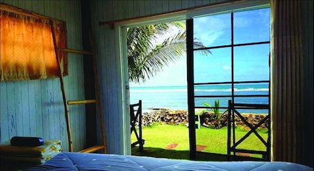 Beach Front Aircon Villa | In-room safe, free WiFi, bed sheets. Kohchang 7 seaview bungalow