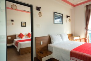 Minibar, desk, laptop workspace, blackout curtains - Hung Do Beach Homestay (Da Nang)