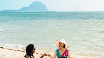 In Strandnähe, weißer Sandstrand