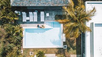 Deluxe villa, 3 slaapkamers | Lakens van Egyptisch katoen, luxe beddengoed, een kluis op de kamer