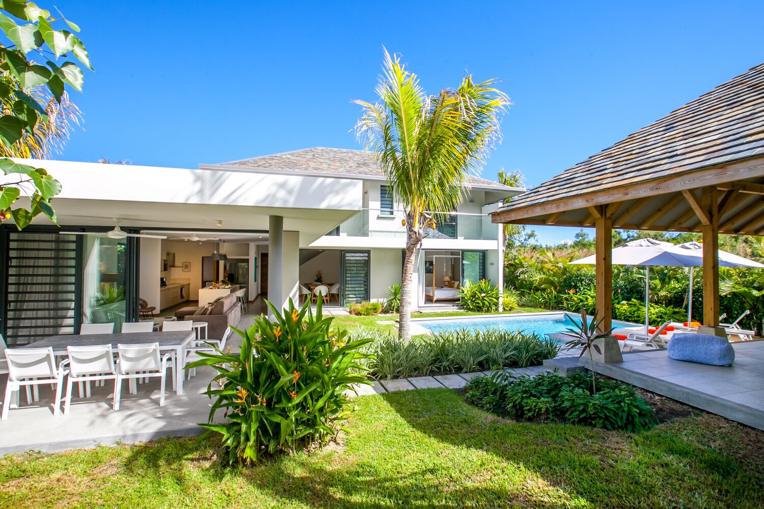 Lakens van Egyptisch katoen, luxe beddengoed, een kluis op de kamer