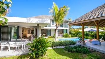 Lakens van Egyptisch katoen, luxe beddengoed, een kluis op de kamer