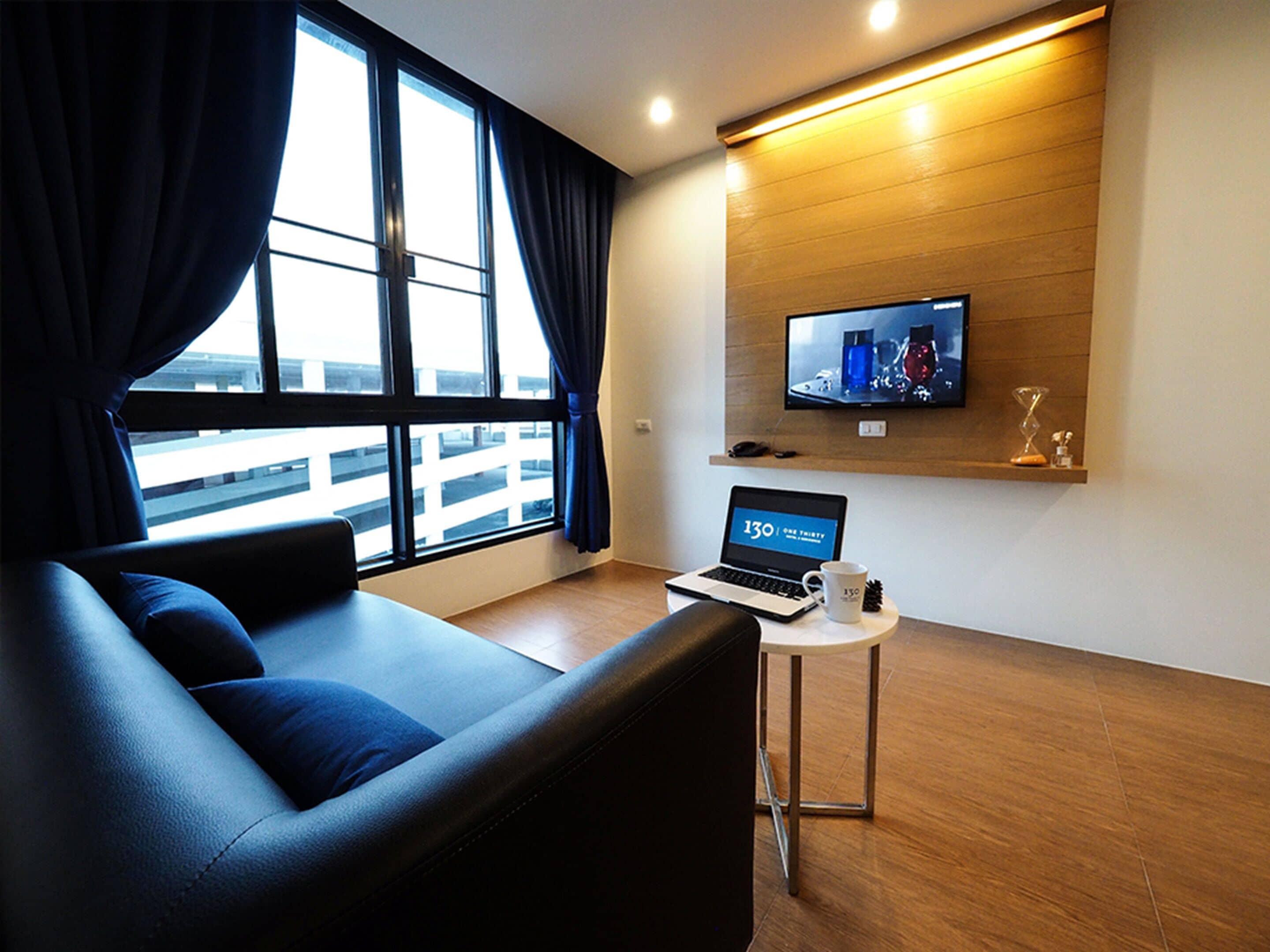 deluxe twin room | living area | 32-inch lcd tv with cable channels, tv