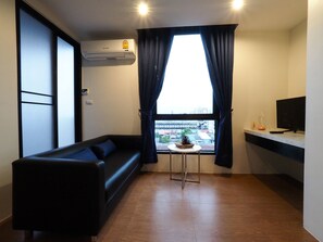 Deluxe Double Room | Living room - 130 Hotel & Residence Bangkok (Bangkok)