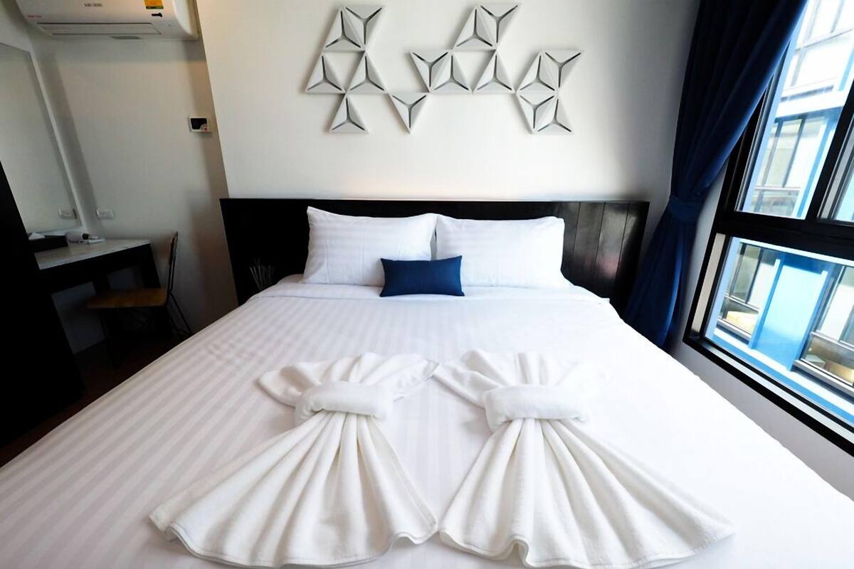 Coffres-forts dans les chambres, bureau, Wi-Fi gratuit, draps fournis
