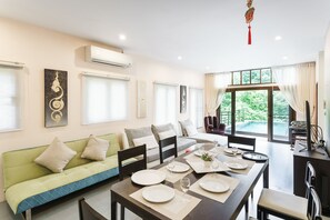 Villa Deluxe | Repas dans la chambre