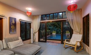 4 bedrooms, in-room safe, blackout drapes, soundproofing