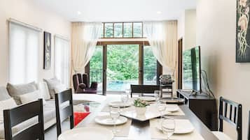 Deluxe Villa | In-room dining