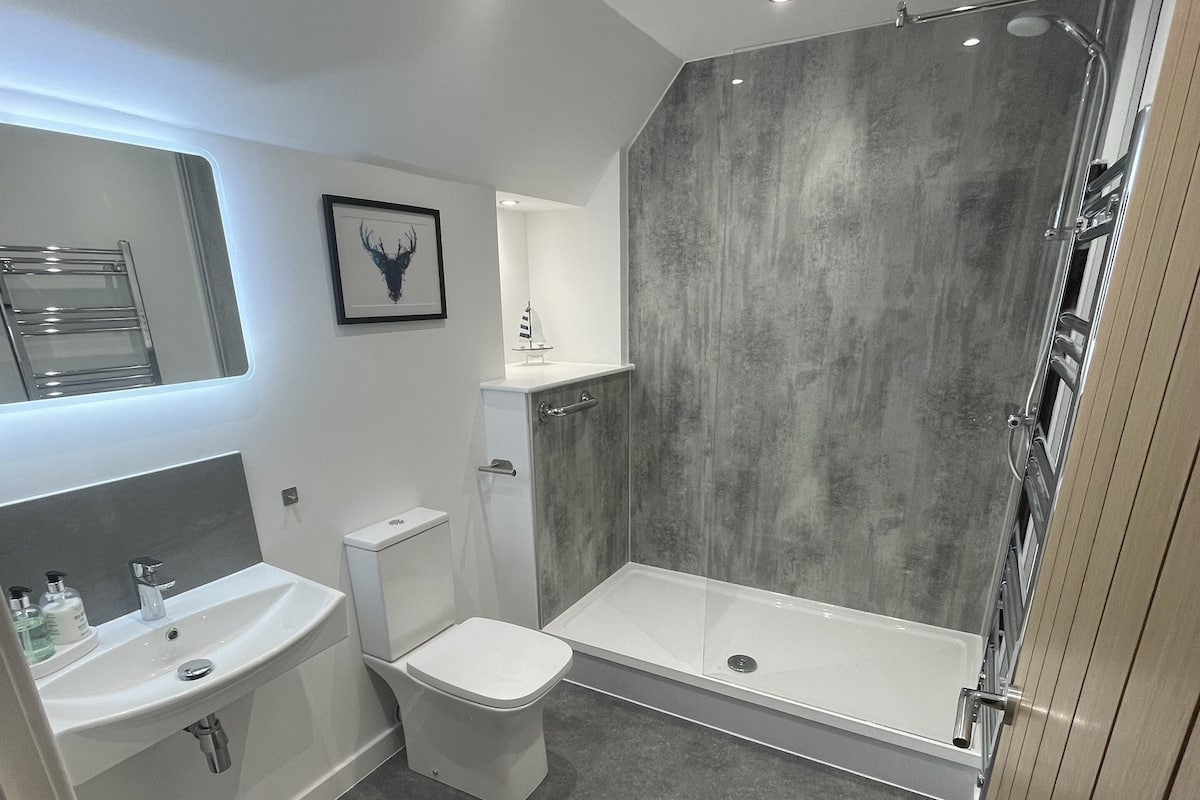 Doppia Standard, bagno in camera | Wi-Fi gratuito, lenzuola