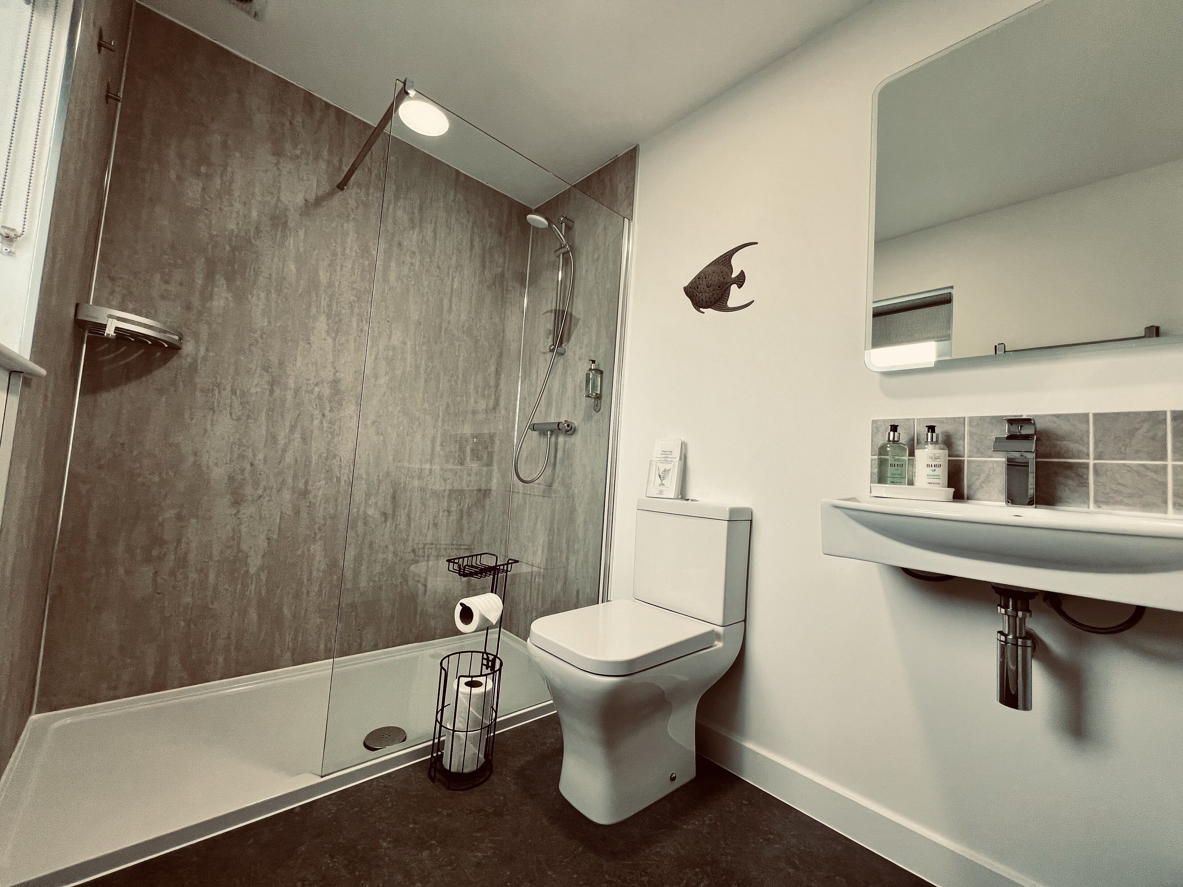 twin room, ensuite | free wifi, bed sheets