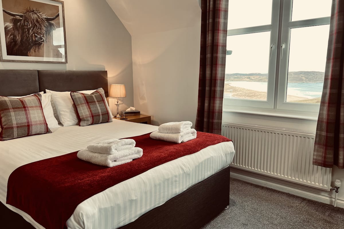 double room, ensuite, sea view | free wifi, bed sheets