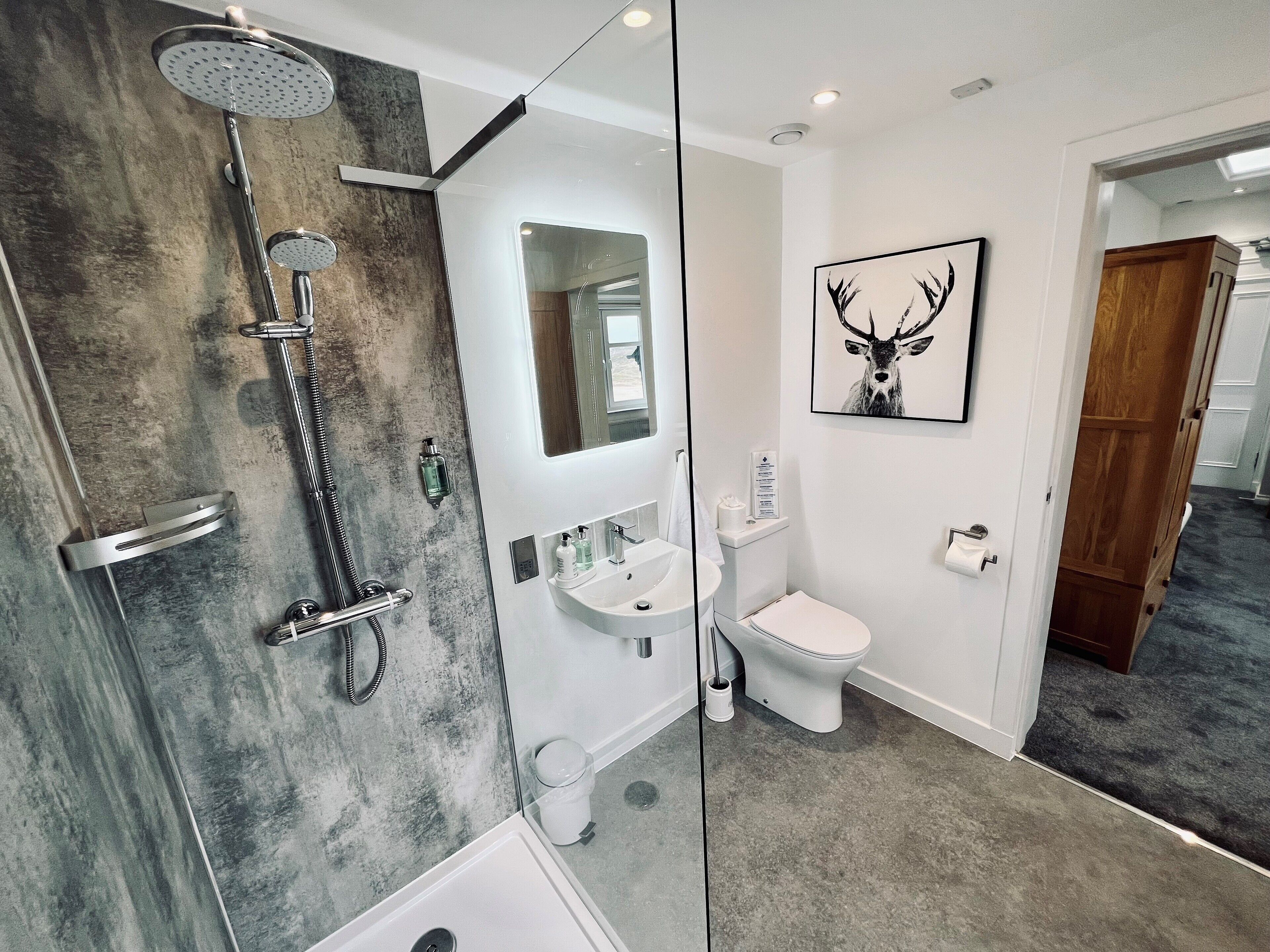 double room, ensuite, sea view | free wifi, bed sheets