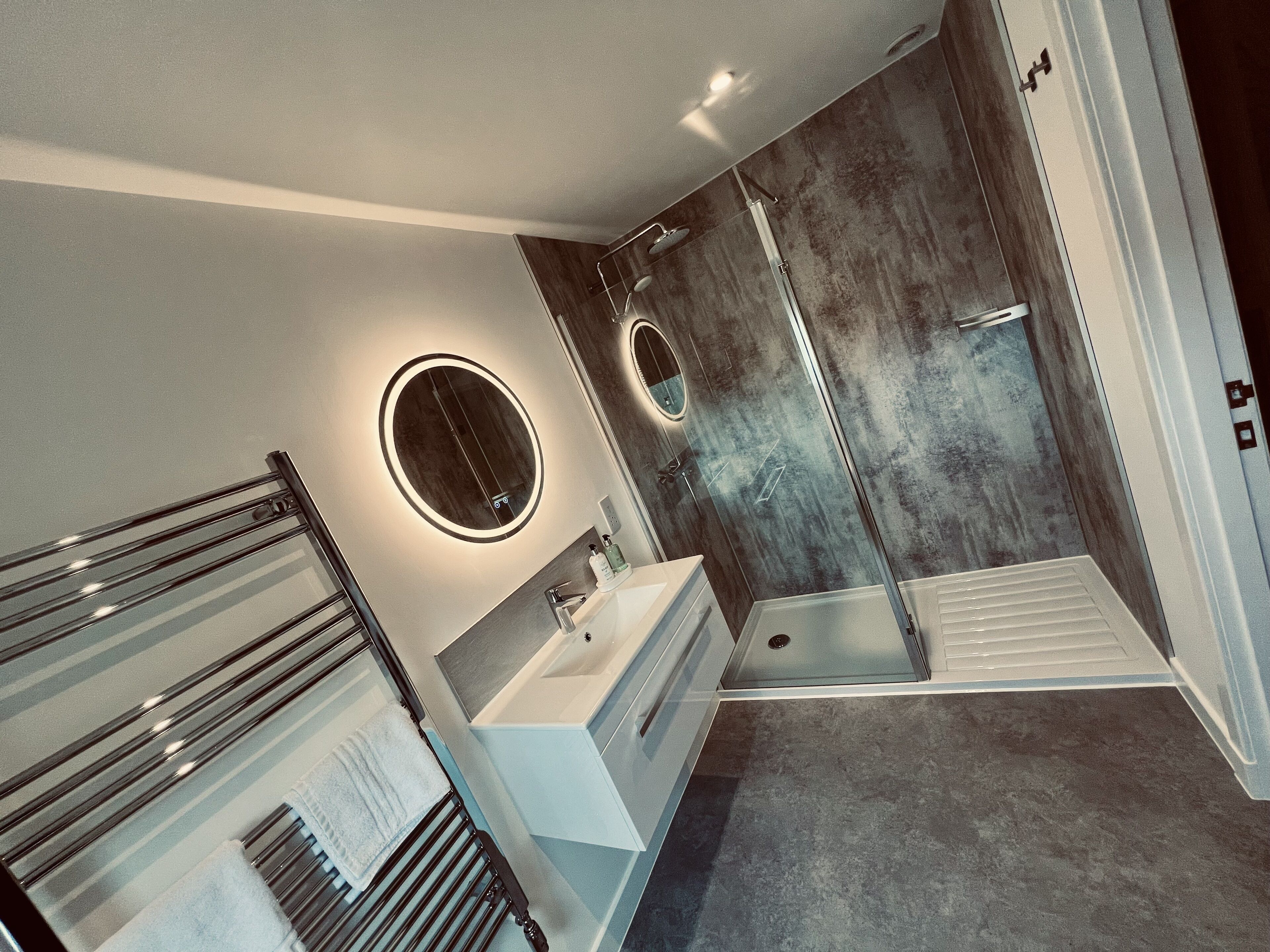 double room, ensuite, river view | free wifi, bed sheets