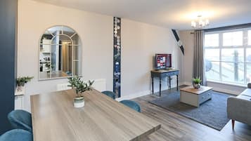 Superior Apartment, Ensuite | Lounge