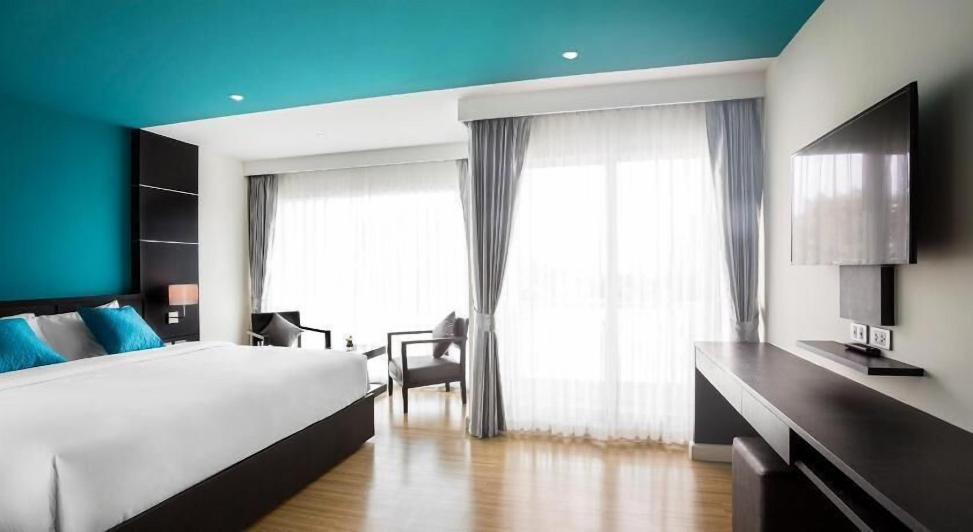 Premium bedding, minibar, in-room safe, blackout curtains