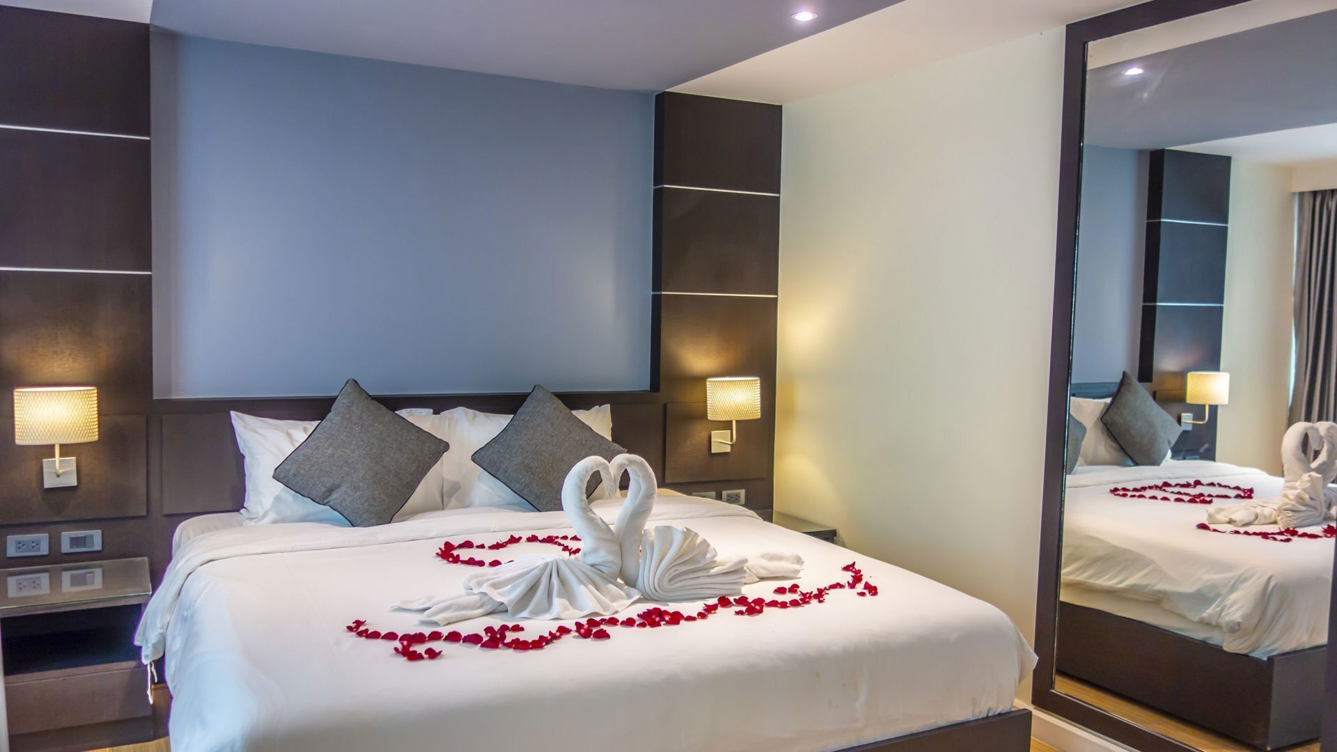 Premium bedding, minibar, in-room safe, blackout drapes