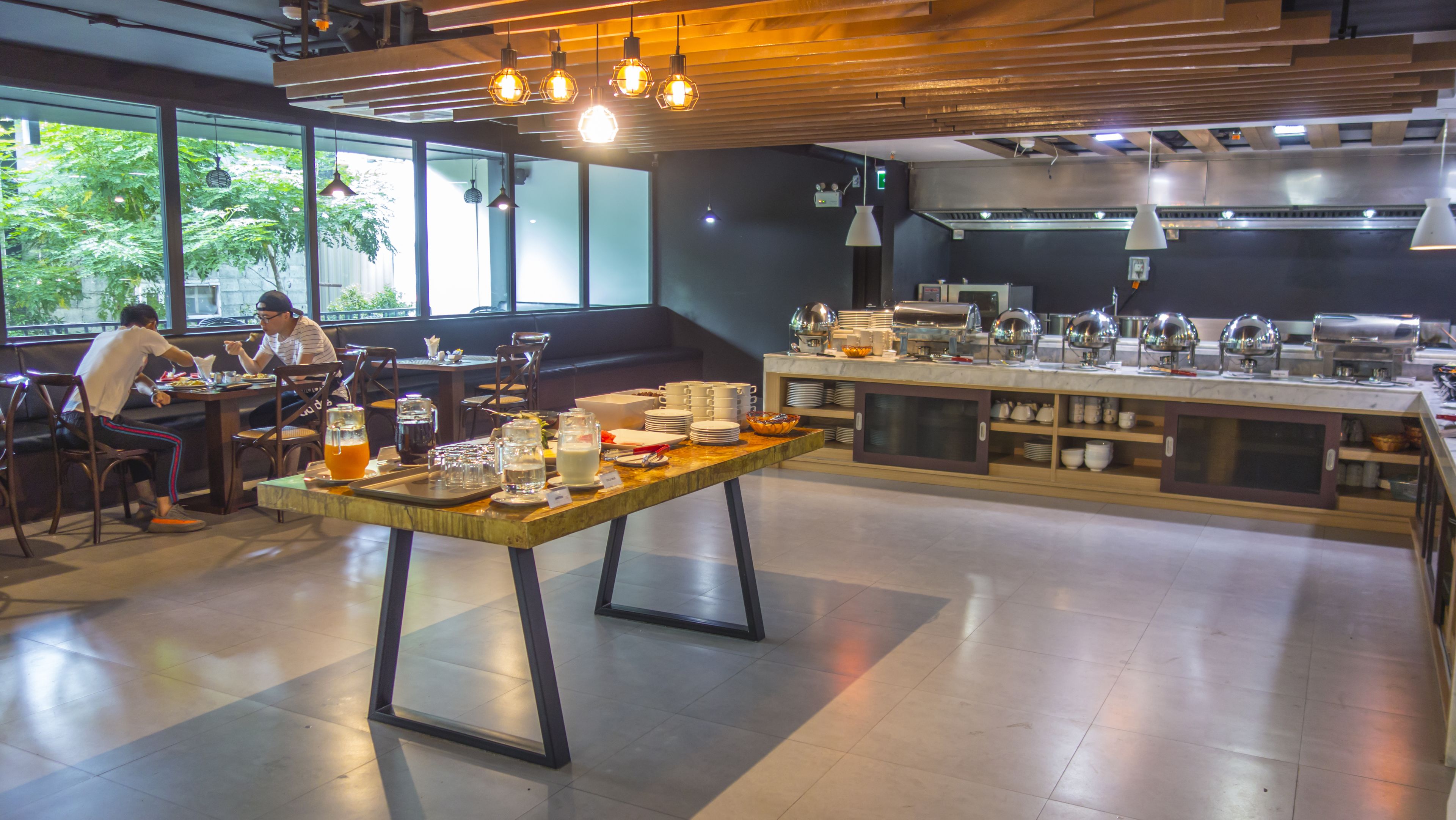 breakfast, lunch, dinner served; local and international cuisine