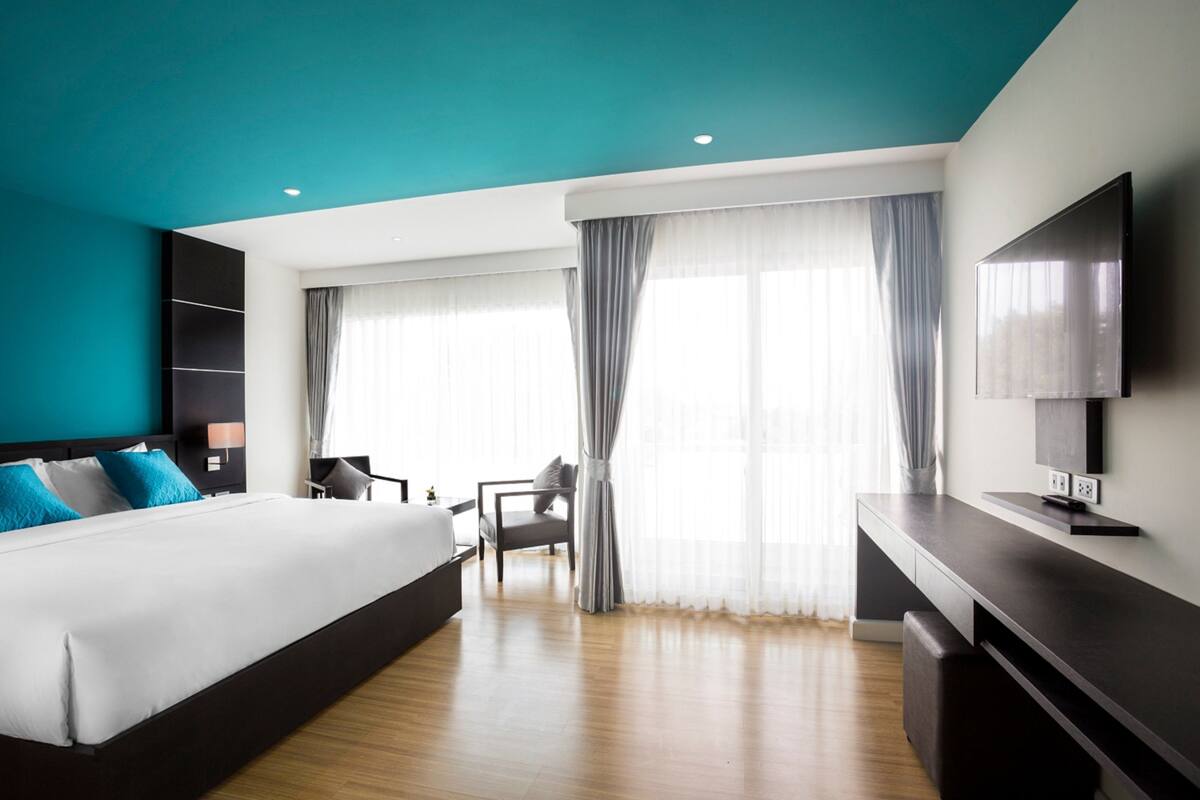 Premium bedding, minibar, in-room safe, blackout drapes